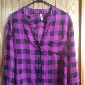 6 for $10 Women’s button up top